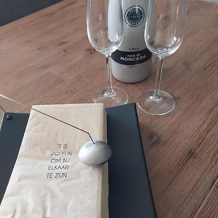 Lovely N° 9 Op Ieder Moment Prachtig Zeezicht & Zwembad 아파트 *